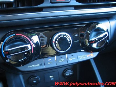 Used 2023 Hyundai Kona SEL AWD/4WD image 19