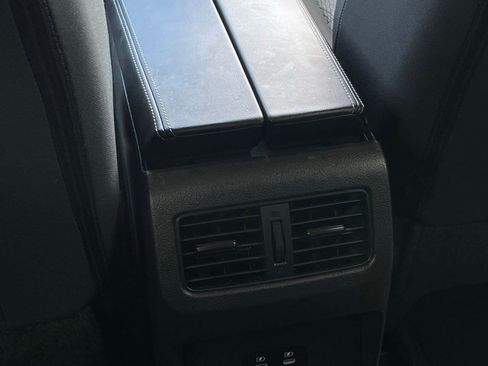 Used 2024 Nissan Rogue SV FWD image 25