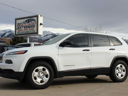 Used 2017 Jeep Cherokee Sport w/ Cold Weather Group image 3