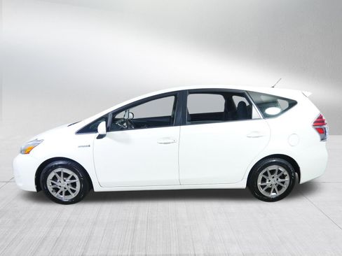 Used 2016 Toyota Prius V Two FWD image 4