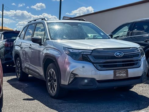 Used 2025 Subaru Forester Premium w/ Convenience Package #1 AWD/4WD image 2