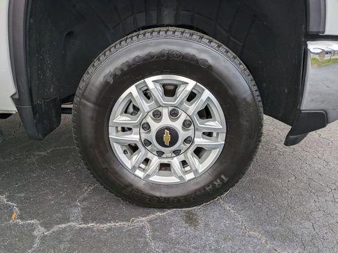 Used 2025 Chevrolet Silverado 2500 LT w/ Convenience Package image 11