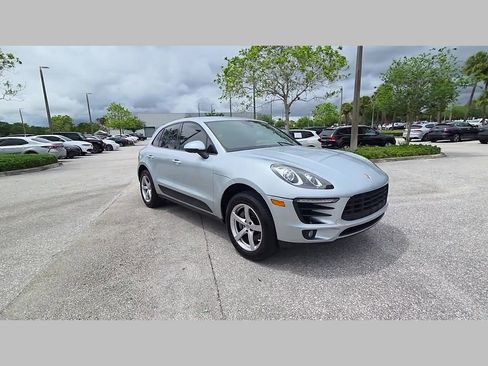 Used 2018 Porsche Macan AWD/4WD image 52