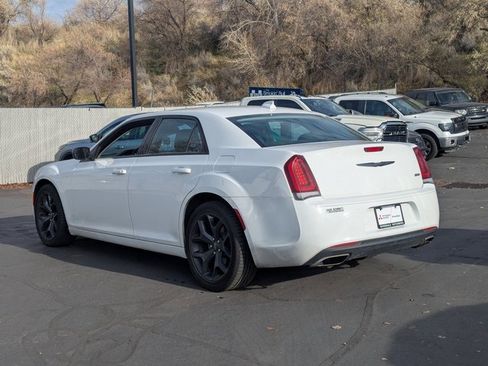 Used 2022 Chrysler 300 Touring w/ Sport Appearance Package image 6