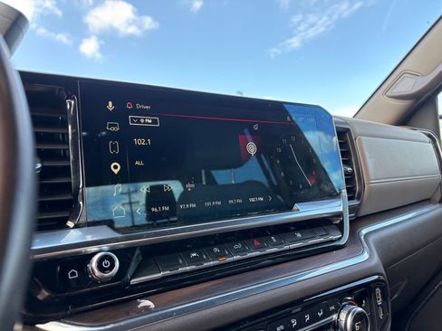 Used 2025 GMC Sierra 1500 SLT image 18