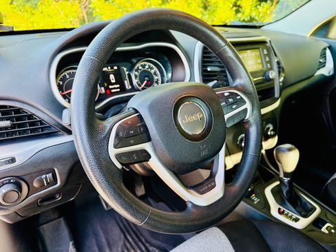 Used 2014 Jeep Cherokee Sport image 48