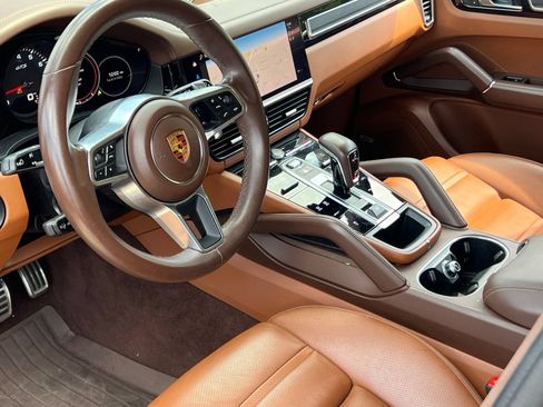 Certified 2023 Porsche Cayenne GTS AWD/4WD image 4