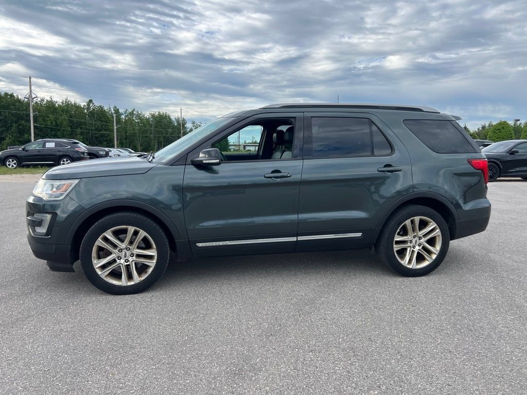 Used 2016 Ford Explorer XLT w/ Equipment Group 202A AWD/4WD image 8