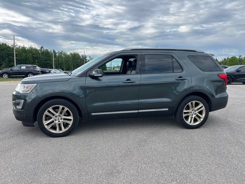 Used 2016 Ford Explorer XLT w/ Equipment Group 202A AWD/4WD image 8
