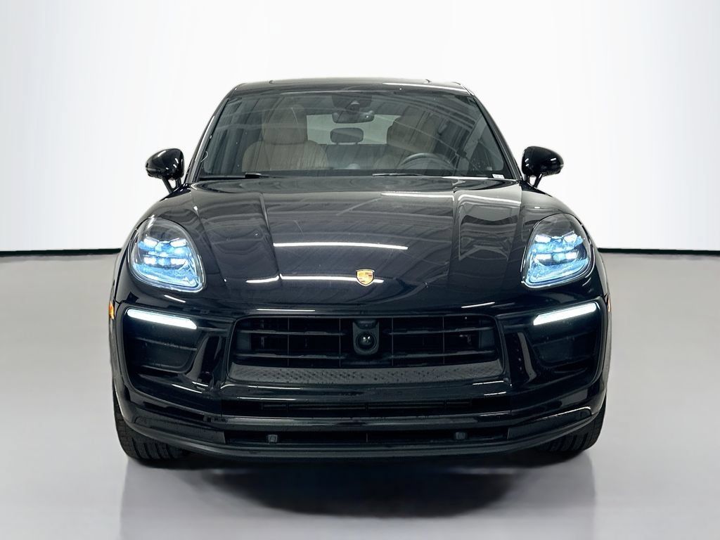 Certified 2025 Porsche Macan AWD/4WD image 6