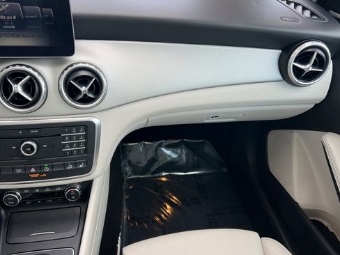 Used 2017 Mercedes-Benz GLA 250 4MATIC image 30