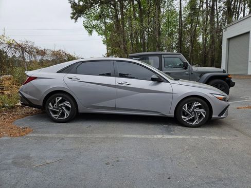 Used 2025 Hyundai Elantra Sport image 6