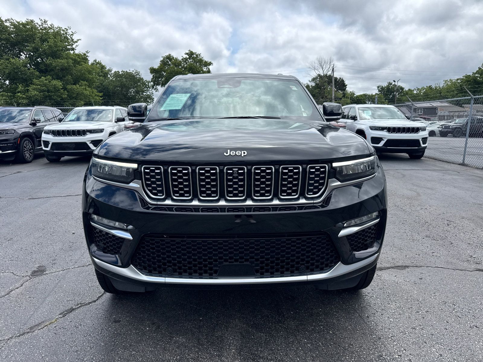 Used 2024 Jeep Grand Cherokee Summit AWD/4WD image 2