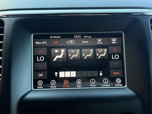 Used 2019 Jeep Grand Cherokee Laredo AWD/4WD image 28