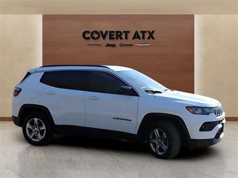 Used 2024 Jeep Compass Latitude image 6