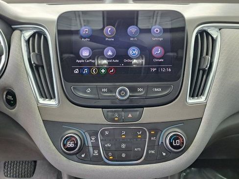 Used 2021 Chevrolet Malibu LT FWD image 15