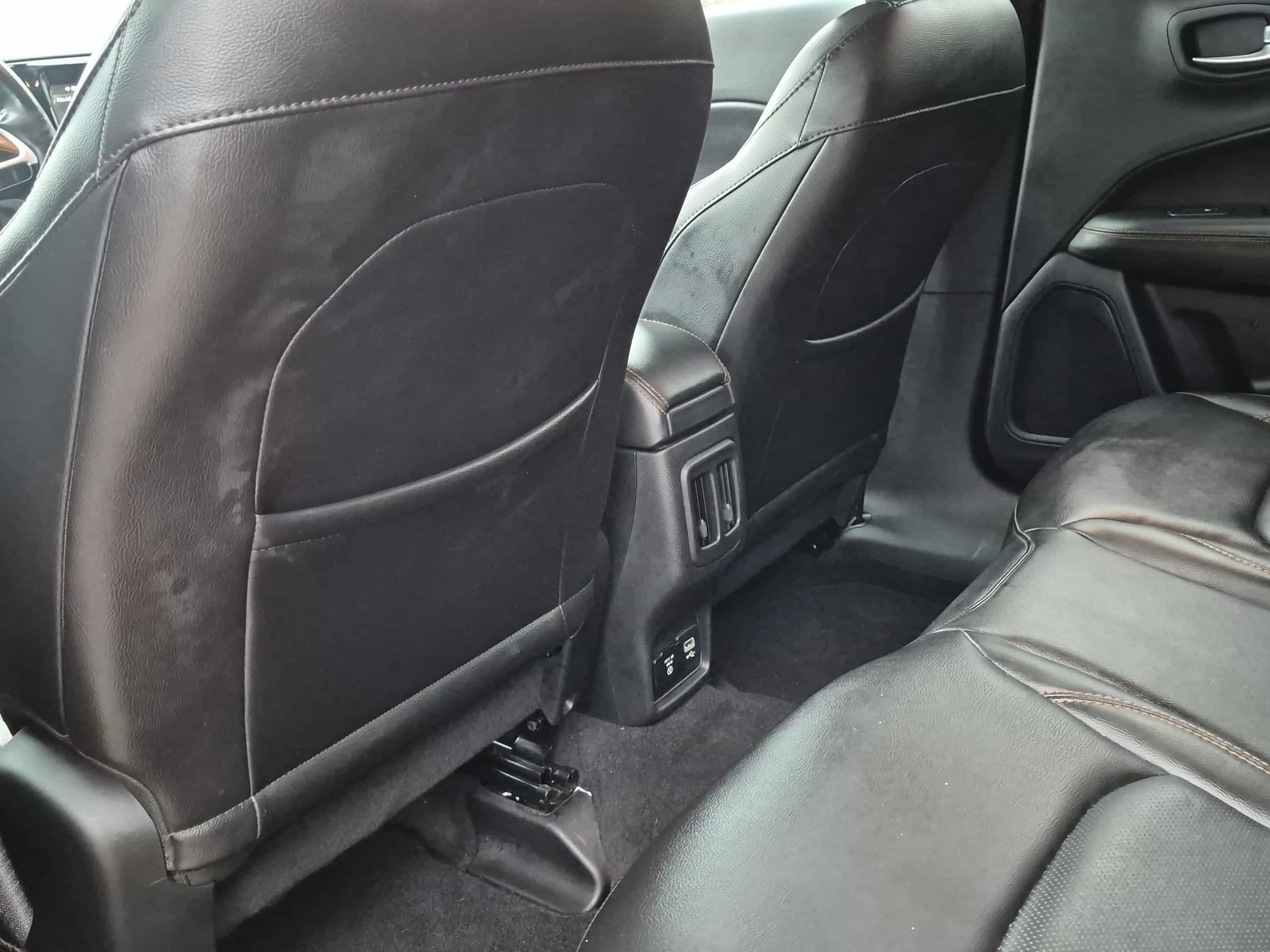 Used 2018 Jeep Compass Limited w/ Navigation Group AWD/4WD image 17