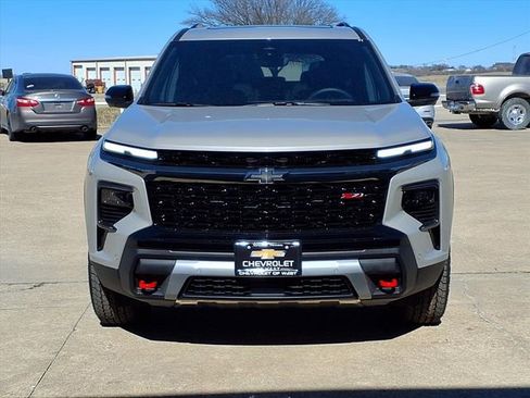 New 2026 Chevrolet Traverse Z71 w/ Enhanced Driving Package image 2