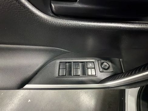 Used 2020 Toyota RAV4 LE FWD image 20