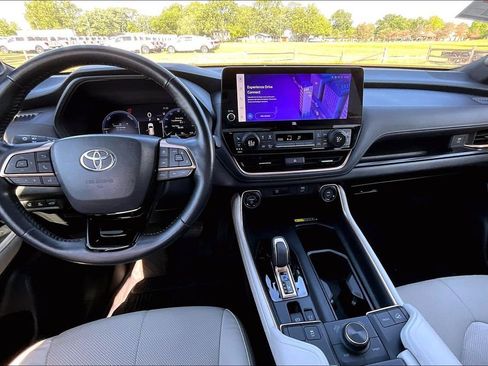 Used 2024 Toyota Grand Highlander AWD Hybrid image 13