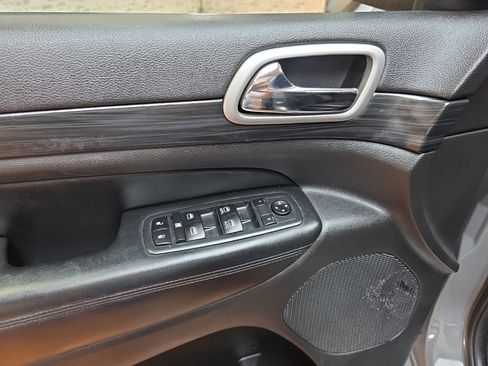 Used 2020 Jeep Grand Cherokee Altitude AWD/4WD image 25