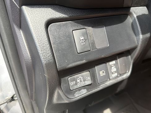 Used 2021 Toyota Tacoma TRD Off-Road w/ Technology Package AWD/4WD image 8