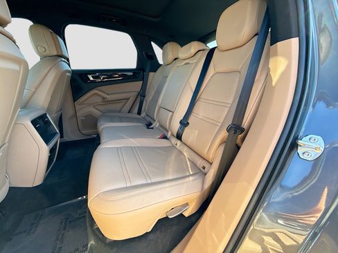Used 2019 Porsche Cayenne AWD image 21