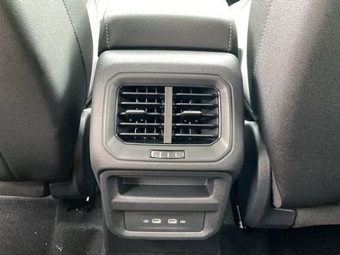 New 2026 Volkswagen Taos SE image 24