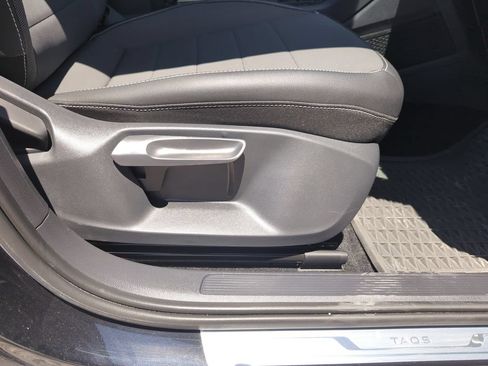 Used 2023 Volkswagen Taos SE w/ Panoramic Sunroof Package FWD image 38