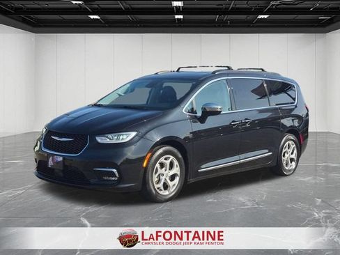 Used 2023 Chrysler Pacifica Limited FWD image 1