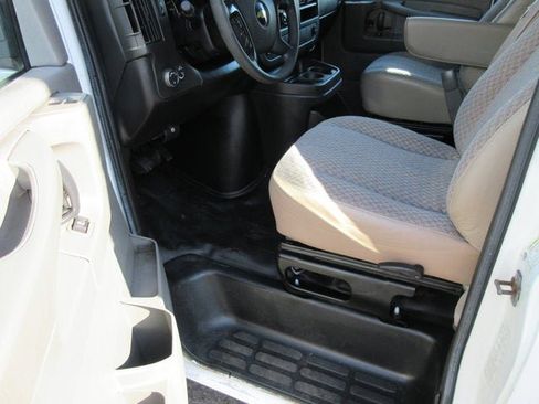 Used 2012 Chevrolet Express 3500 RWD image 16