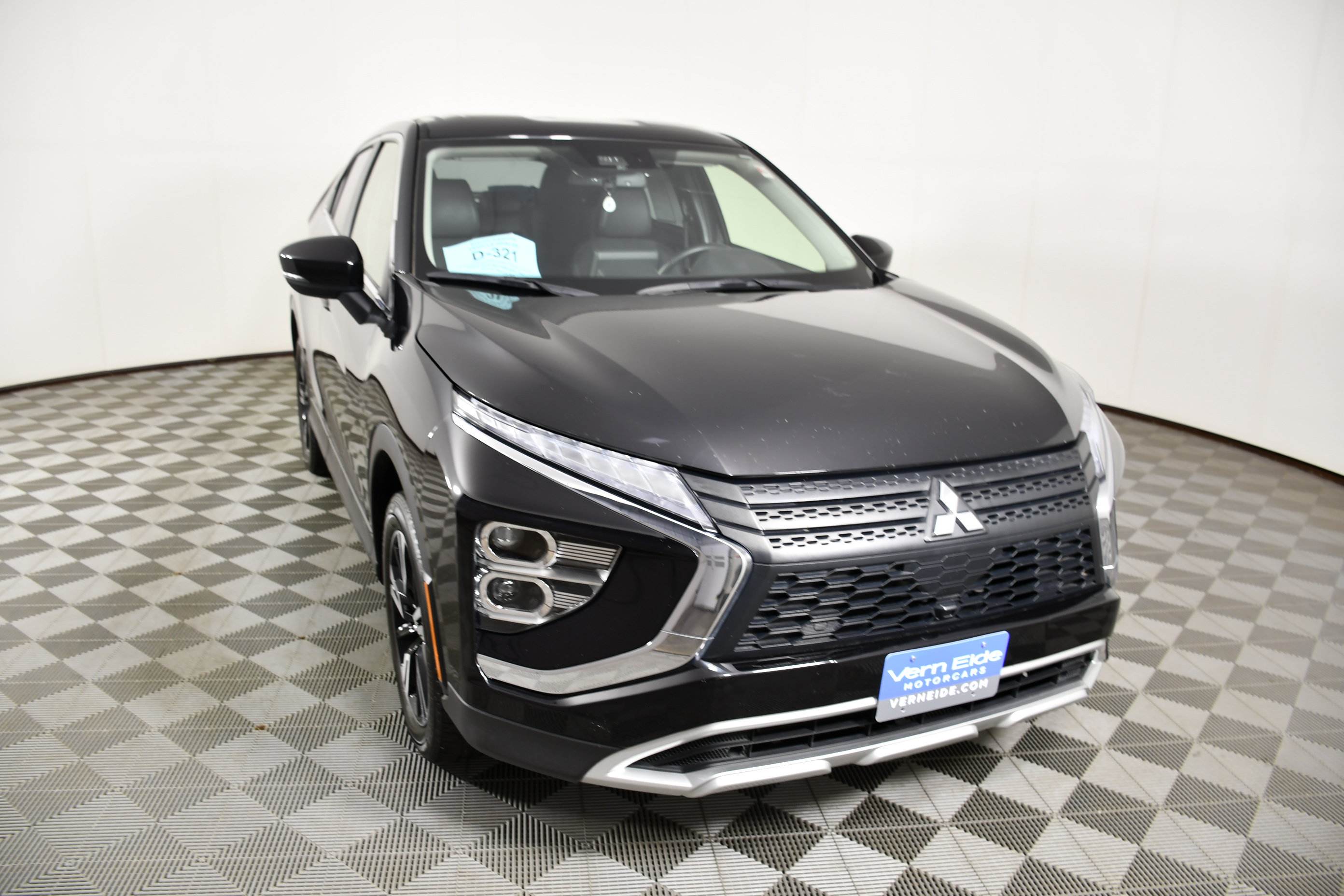 Used 2025 Mitsubishi Eclipse Cross SE AWD/4WD image 3