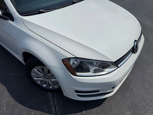Used 2015 Volkswagen Golf S image 44