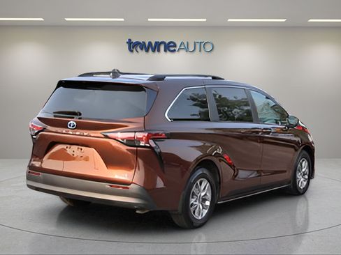 Used 2022 Toyota Sienna LE FWD image 5