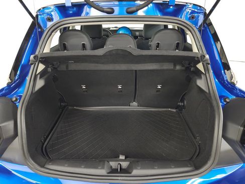 Used 2025 MINI Cooper 4-Door Hardtop FWD image 9