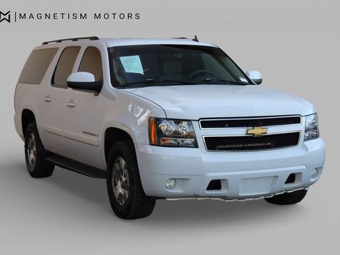 Used 2008 Chevrolet Suburban LT w/ LT Preferred Equipment Group image 6