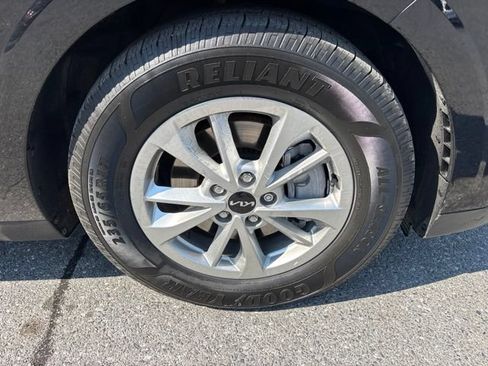 Used 2023 Kia Carnival LX FWD image 28