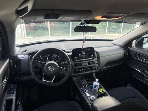 Used 2025 Nissan Pathfinder S AWD/4WD image 5