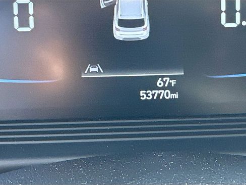 Used 2023 Hyundai Venue SEL FWD image 16