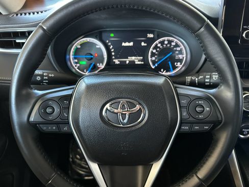 Used 2024 Toyota Venza LE AWD/4WD image 21