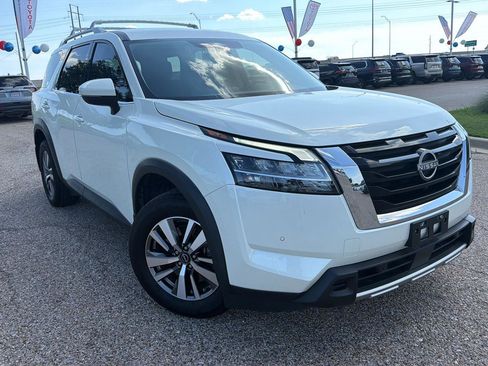 Used 2023 Nissan Pathfinder SL AWD/4WD image 1