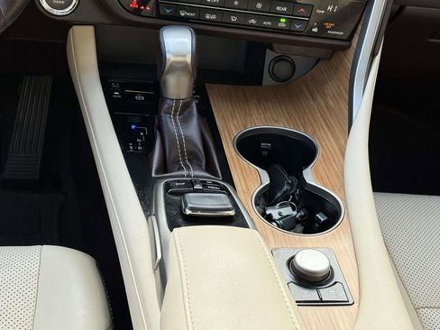 Used 2019 Lexus RX 350L w/ Premium Package image 20