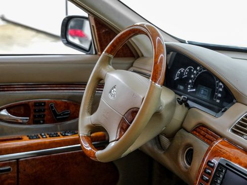 Used 2005 Maybach 57 image 12