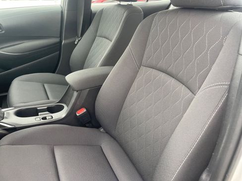 Used 2025 Toyota Corolla LE image 36