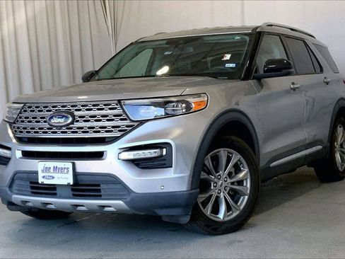 Used 2021 Ford Explorer Limited w/ Equipment Group 301A RWD image 2