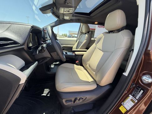Used 2021 Toyota Sienna XLE FWD image 19