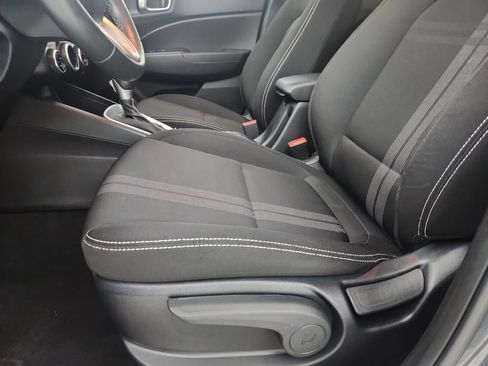 Used 2025 Hyundai Venue SEL FWD image 21