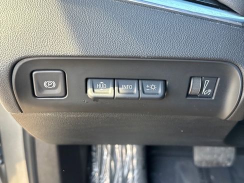 Used 2023 Buick Enclave Avenir w/ Avenir Technology Package image 18