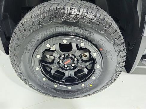 Used 2024 Nissan Frontier SV w/ Technology Package image 40