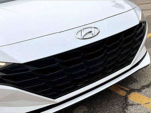 Used 2023 Hyundai Elantra SEL image 28